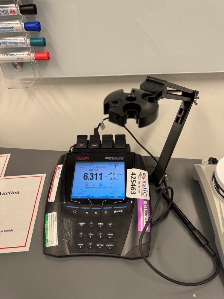 Image of Thermo Scientific Orion VersaStar Advanced Electrochemistry Meter